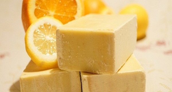 איך להכין סבון לימון טבעי לטיפול במחלות עור וכמתנה מקורית לחברים