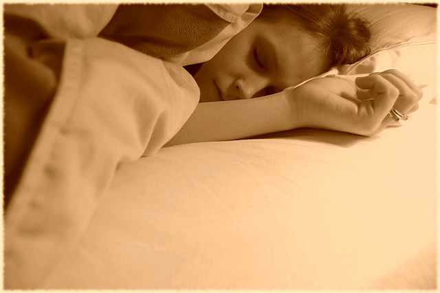 מחקר: נשים זקוקות ליותר שינה מגברים