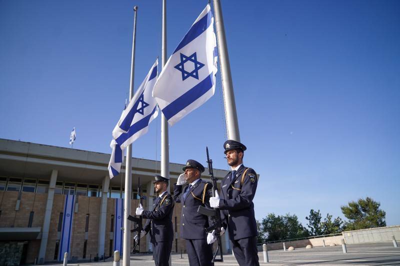 הכנסת: דגלי המדינה הורדו לחצי התורן