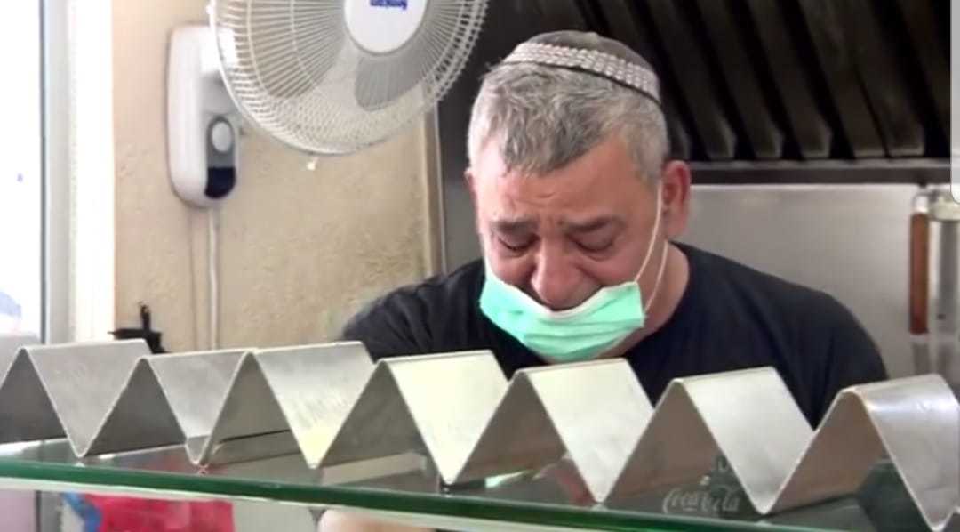 סרטון קורע לב של יובל כרמי מ"פלאפל כרמי" באשדוד