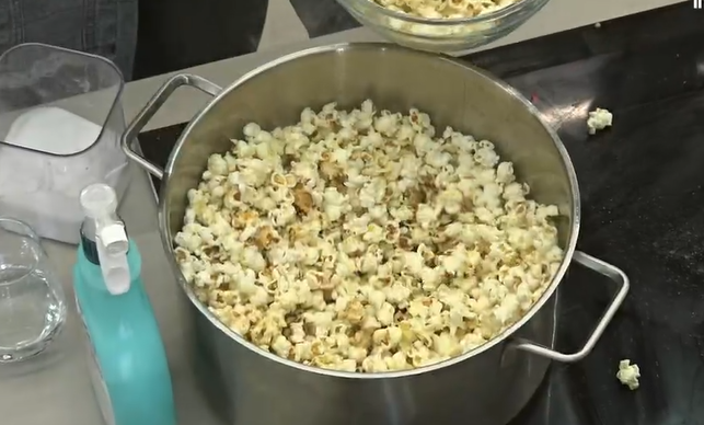 זחוח זחוח ביותר, חוגגים רוע עם סיר פופקורן