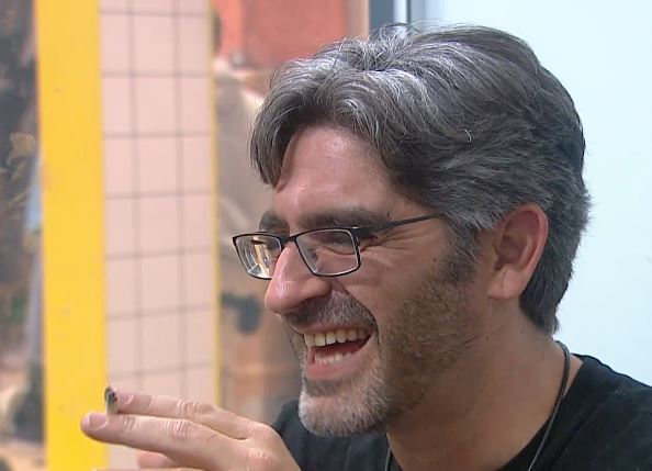 בושה לאורי גרוס הנחש הלאומי :)