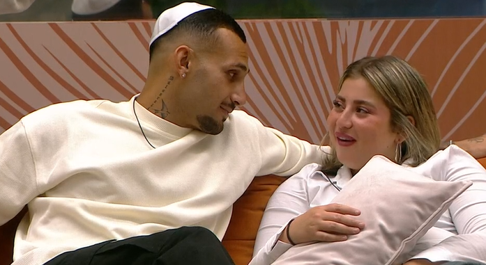 איסקוב לשלקה: הן מפלרטטות איתי את לא רואה את זה ??