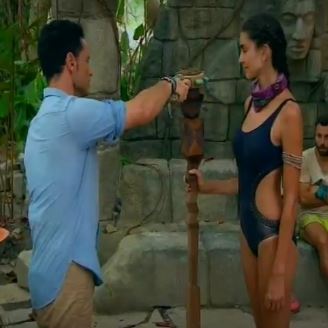 חברי שבט קויופה תוקפים את ג'ני