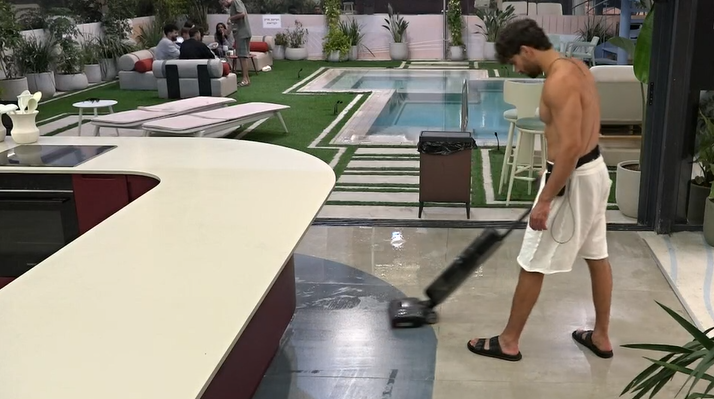 שאול "ירד" היום על המטבח והכל מצוחצח