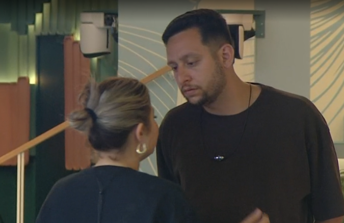 כמו כלב עם לשון בחוץ שלקה אחרי ארז , :(