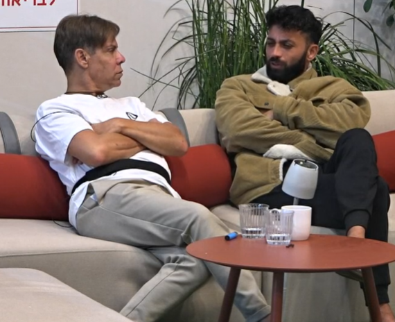 פורק אצל דרור שאומר לו : לא באת פה ללאב איילנד