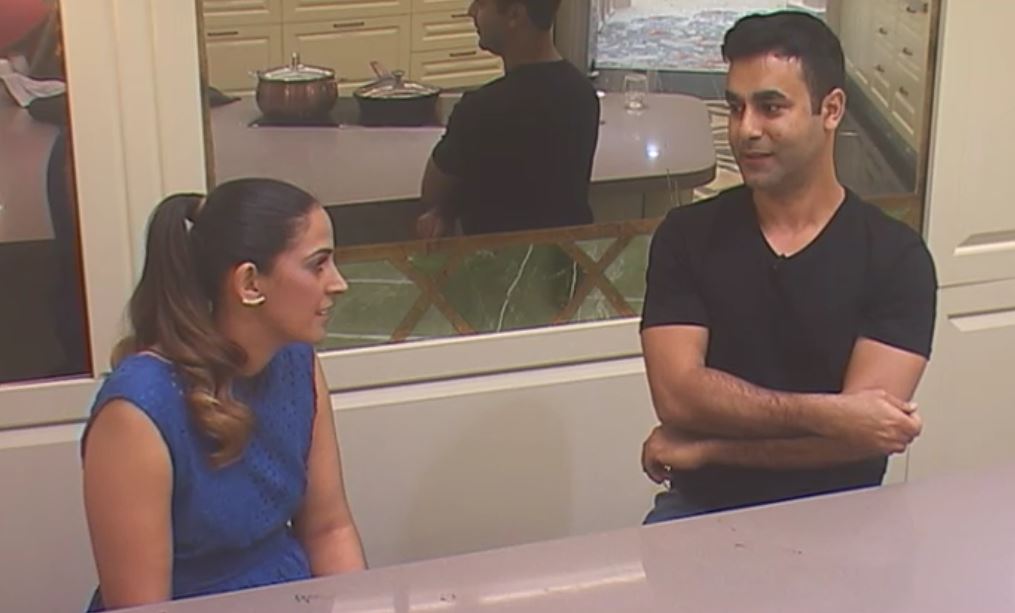 אחיה של אור נכנס לבית וגם אור דומעת