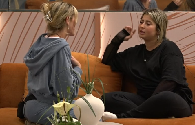 תרצה מנסה שוב להסביר לשלקה שאין בינה לבין ארז כלום