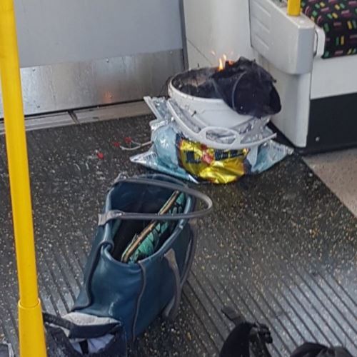 לונדון: פיצוץ מטען בתחנת רכבת