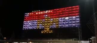 בניין עיריית תל אביב הואר בדגל מצרים לאות הזדהות עם העם המצרי