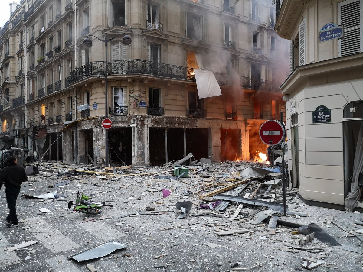פריז: פיצוץ נשמע באזור מסחרי בעיר. שידור חי מפריז